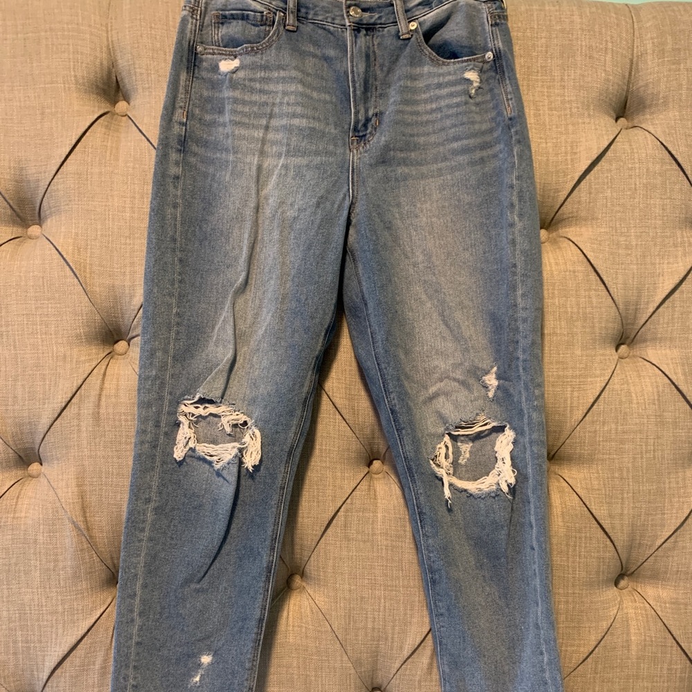 American Eagle Light Wash Mom Jean; Size 08